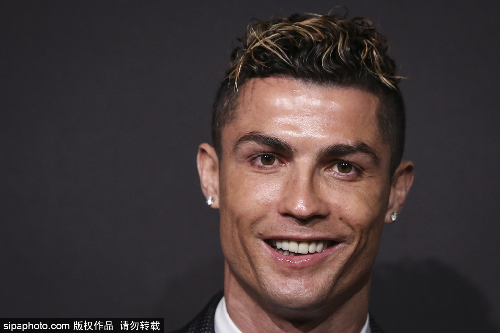 阿拉伯杯巴林3-1胜苏丹，离奇攻防双方错失良机（阿拉伯杯：巴林3-1击退苏丹，怪异攻防双方屡失良机）