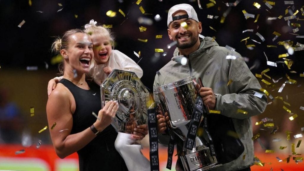 邮报：明年世界杯上下半场中段设强制补水时间，每次三分钟（邮报：明年世界杯将于上下半场中段设三分钟强制补水暂停）