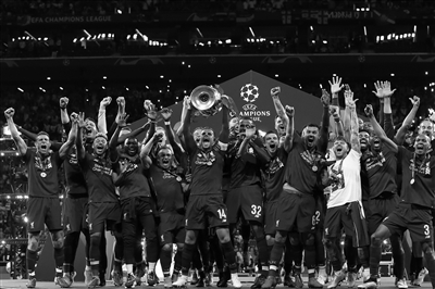 马克西连续21场砍下20+，追平艾弗森并列队史第二（马克西连续21场得分20+，追平艾弗森并列队史第二位）