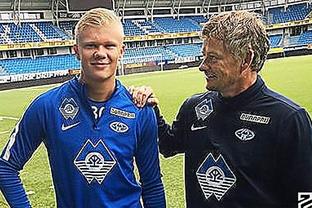 半场：科莫1-0萨索洛，杜维卡斯破门，尼科-帕斯倒钩射门被扑（半场战报：科莫暂1-0萨索洛，杜维卡斯建功，尼科-帕斯倒钩被扑出）