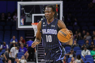 曼联青训小将登场亮相（曼联青训新星完成处子秀）