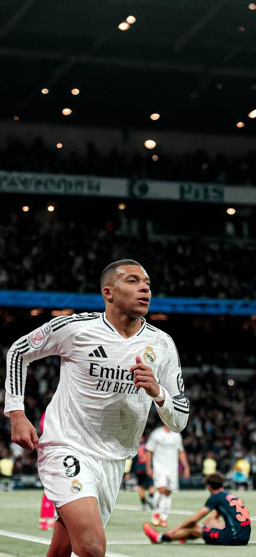 失去双腿的他，每一步都跑出了“不认命”的劲儿！（失去双腿后，他用每一步跑出不向命运低头的力量！）