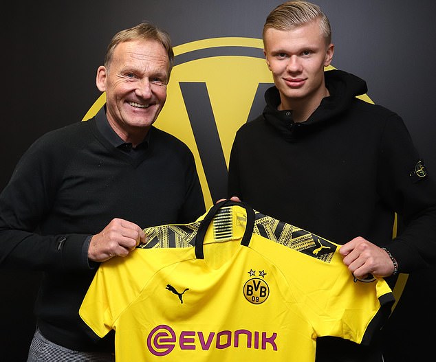 前锋连续三轮破门，全场观众沸腾