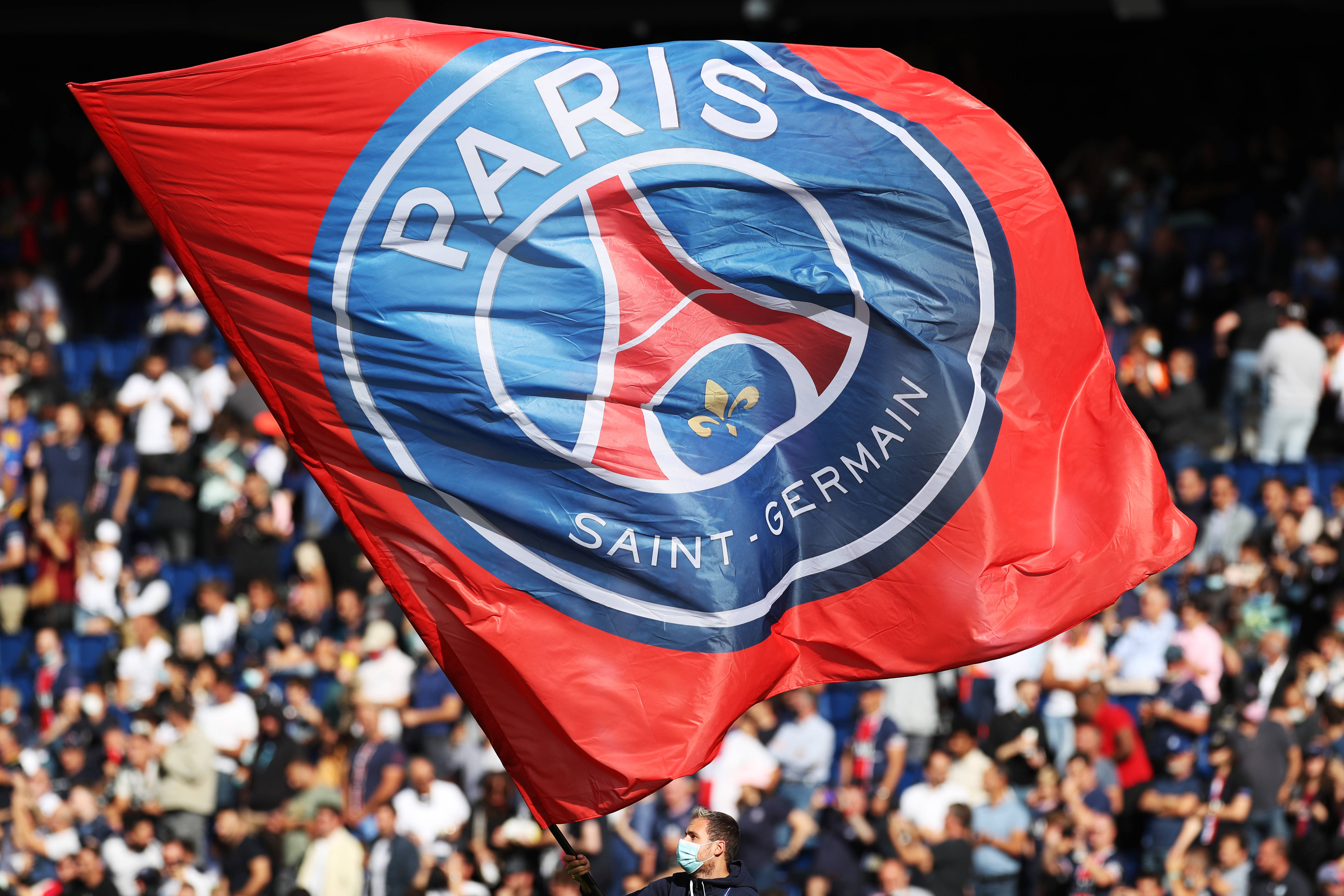 什琴斯尼缺阵，特尔施特根回归！巴萨对阵奥萨苏纳前的门将危机与希望（特尔施特根复出、什琴斯尼缺席：巴萨战奥萨苏纳前的门将危机与曙光）