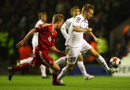 德转7月球员页面浏览量榜：奥斯梅恩第一，拉什福德在列（德转公布7月球员页面热度榜：奥斯梅恩居首，拉什福德上榜）