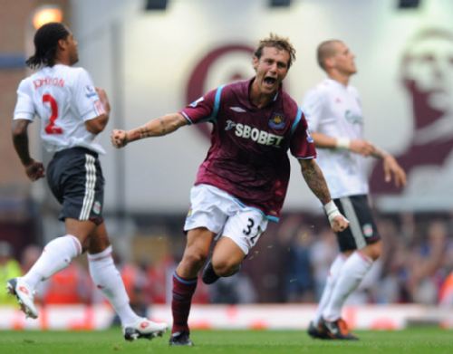 手感颇佳！乔治半场8中6轻取14分2抢断（乔治状态火热，上半场8投6中砍下14分外加2次抢断）