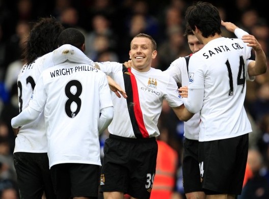 利物浦vs埃因霍温：伊萨克替补，加克波战旧主，萨拉赫首发（利物浦迎战埃因霍温：萨拉赫首发，加克波对旧主，伊萨克替补待命）